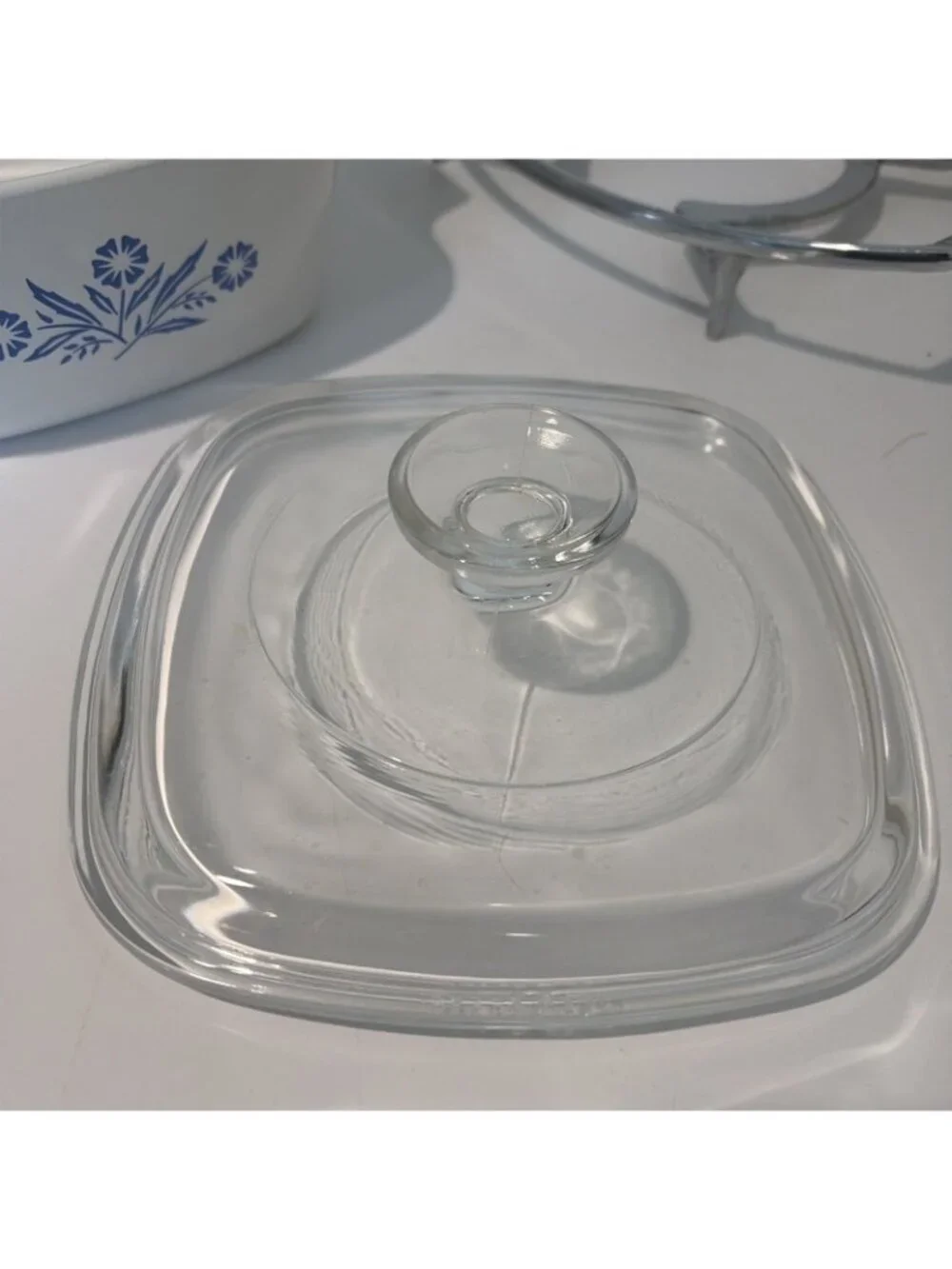 VTG Corning Ware Blue Cornflower Casserole 1 1/2 QT W/ Pyrex Lid & Metal Trivet